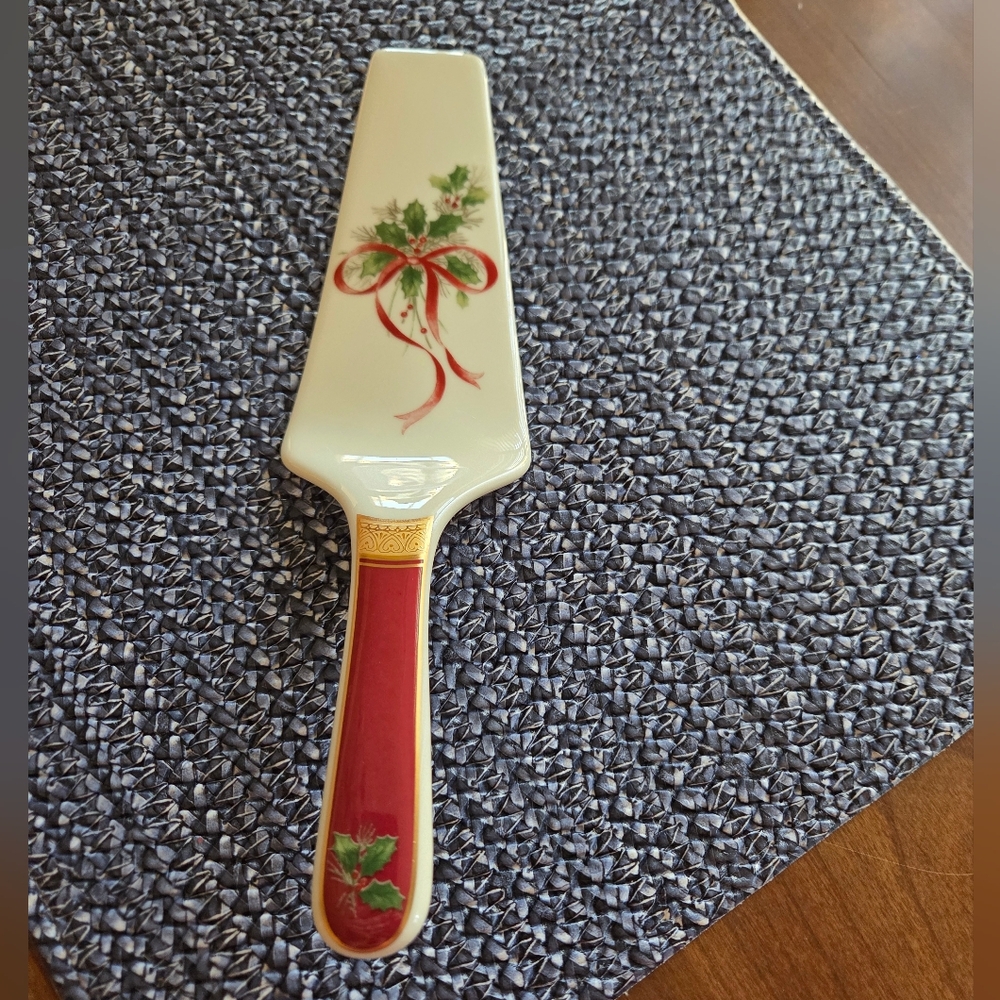 Mikasa Palatial Holly Gold Ceramic Cake Server
